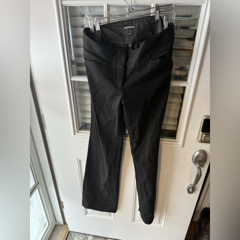 Express editor pants color black. Size 6Long.